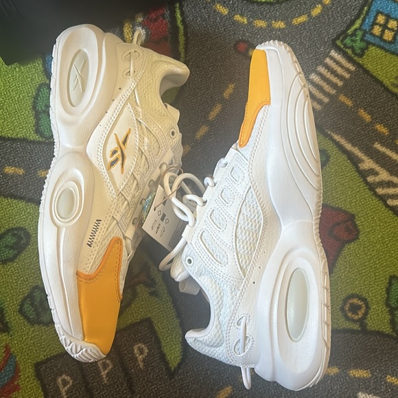 Reebok - Picture 2 of 9